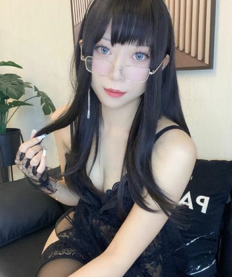 夜夜躁狠狠躁日日躁2002讲述